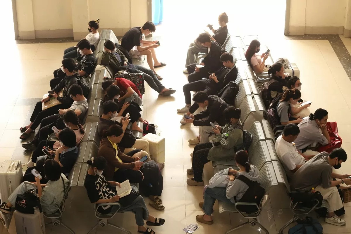 Chùm ảnh: Hà Nội ken đặc người, xe trước nghỉ lễ 30/4-1/5