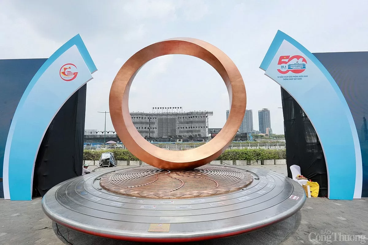 Khánh thành Biểu tượng Hữu nghị Quốc tế mừng chiến thắng 30/4