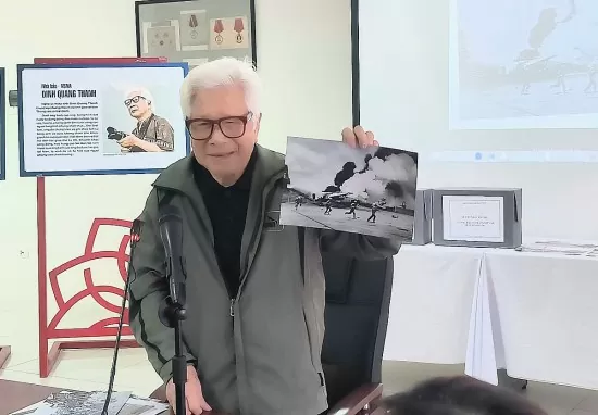 Tiếp nhận ảnh về ngày 30/4/1975 của phóng viên chiến trường