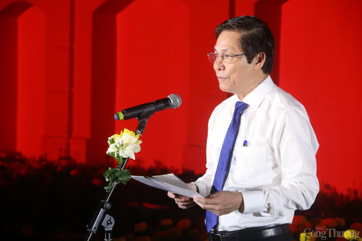 Giám đốc Sở Văn hóa - Thể thao Đà Nẵng Phạm Tấn Xử phát biểu tại chương trình Giám đốc Sở Văn hóa - Thể thao Đà Nẵng Phạm Tấn Xử phát biểu tại chương trình