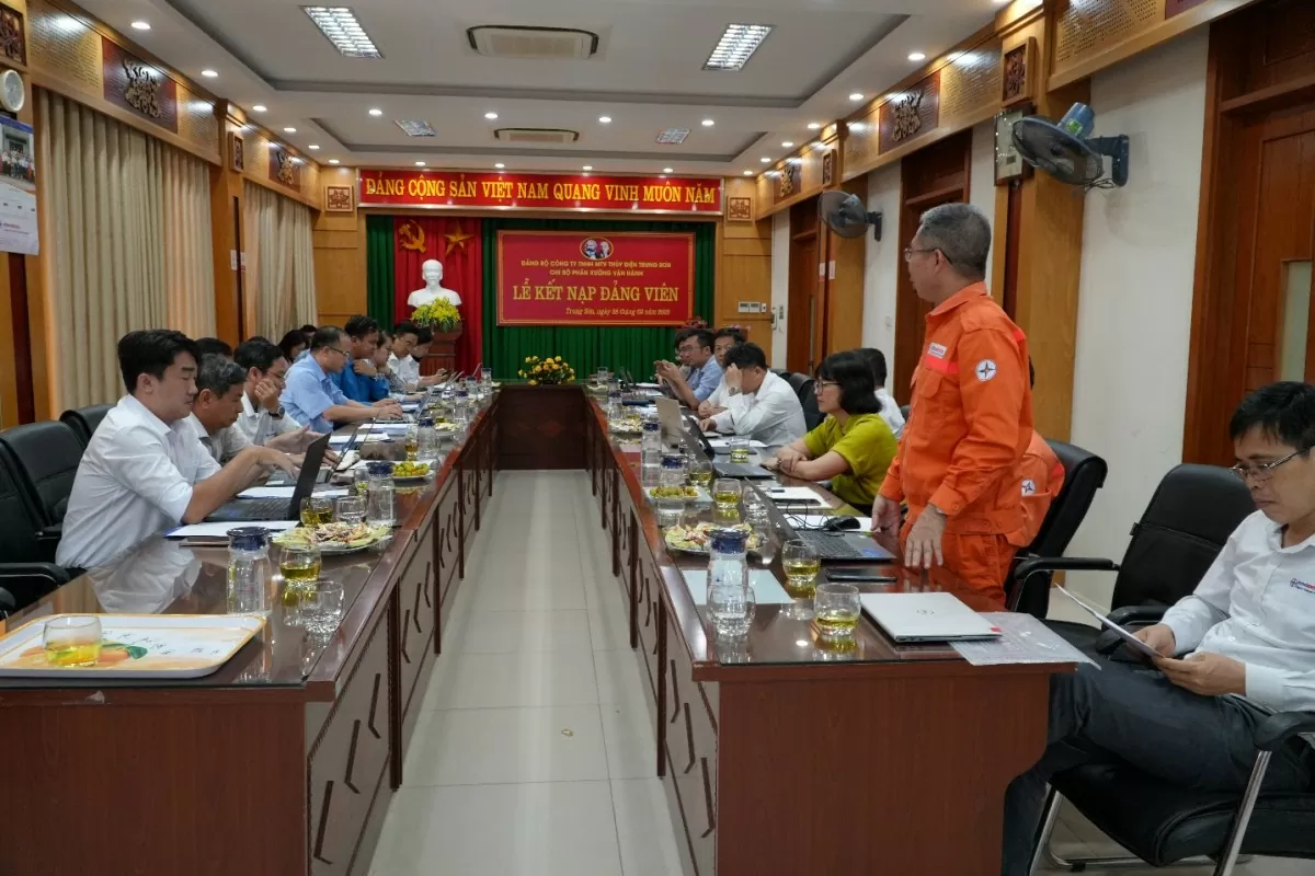 Công đoàn EVNGENCO2 thăm, tặng quà người lao động Thủy điện Trung Sơn