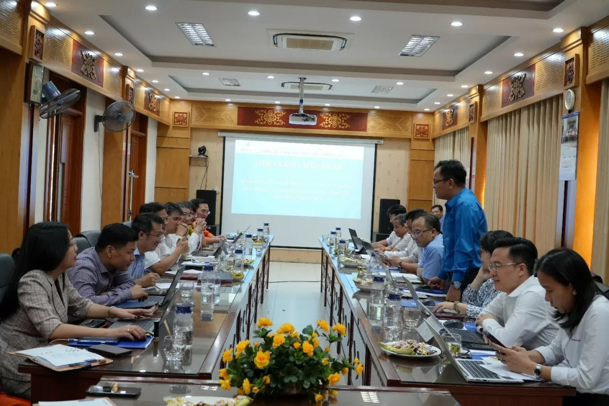 Công đoàn EVNGENCO2 thăm, tặng quà người lao động Thủy điện Trung Sơn