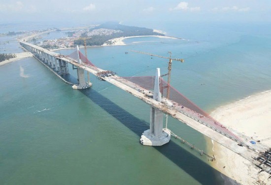 thanh pho hue hop long cau qua cua bien thuan an