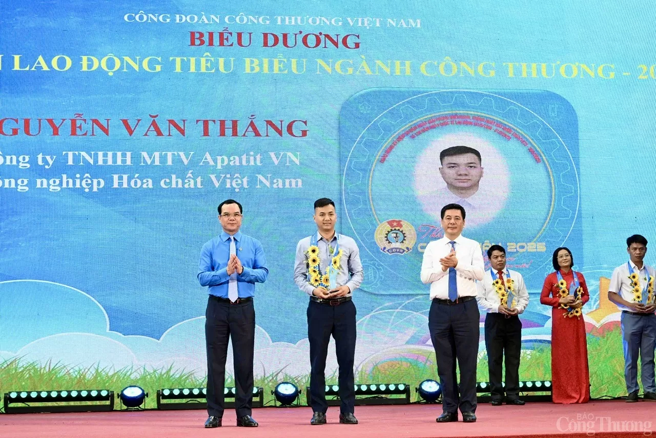 40 công nhân tiêu biểu ngành Công Thương: Những tấm gương bình dị viết tiếp bài ca phát triển