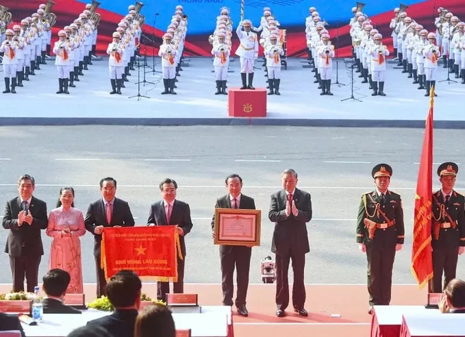 TP. Hồ Chí Minh đón nhận danh hiệu Anh hùng Lao động