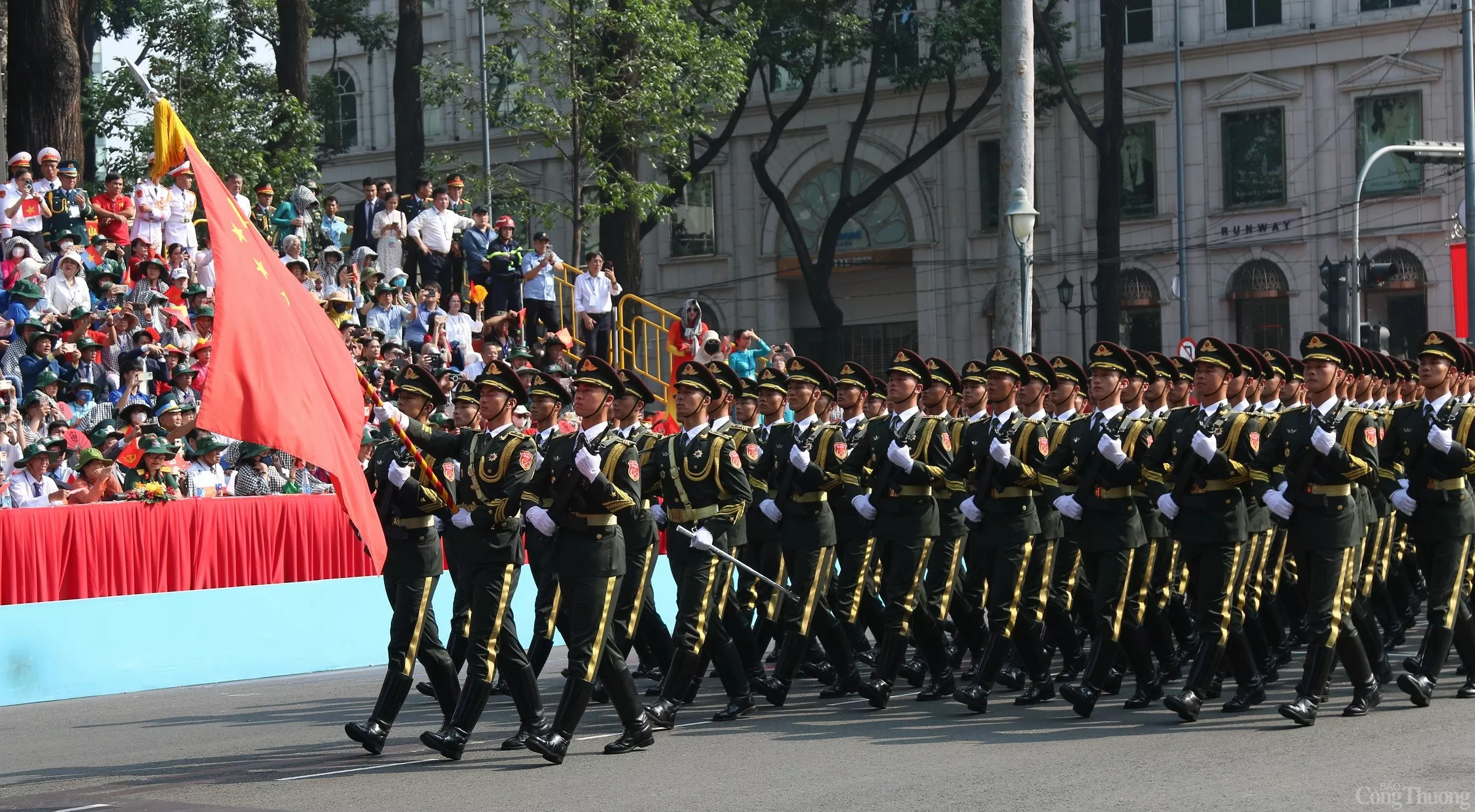 Chùm ảnh: Lễ diễu binh, diễu hành kỷ niệm 50 năm Ngày Giải phóng miền Nam, thống nhất đất nước