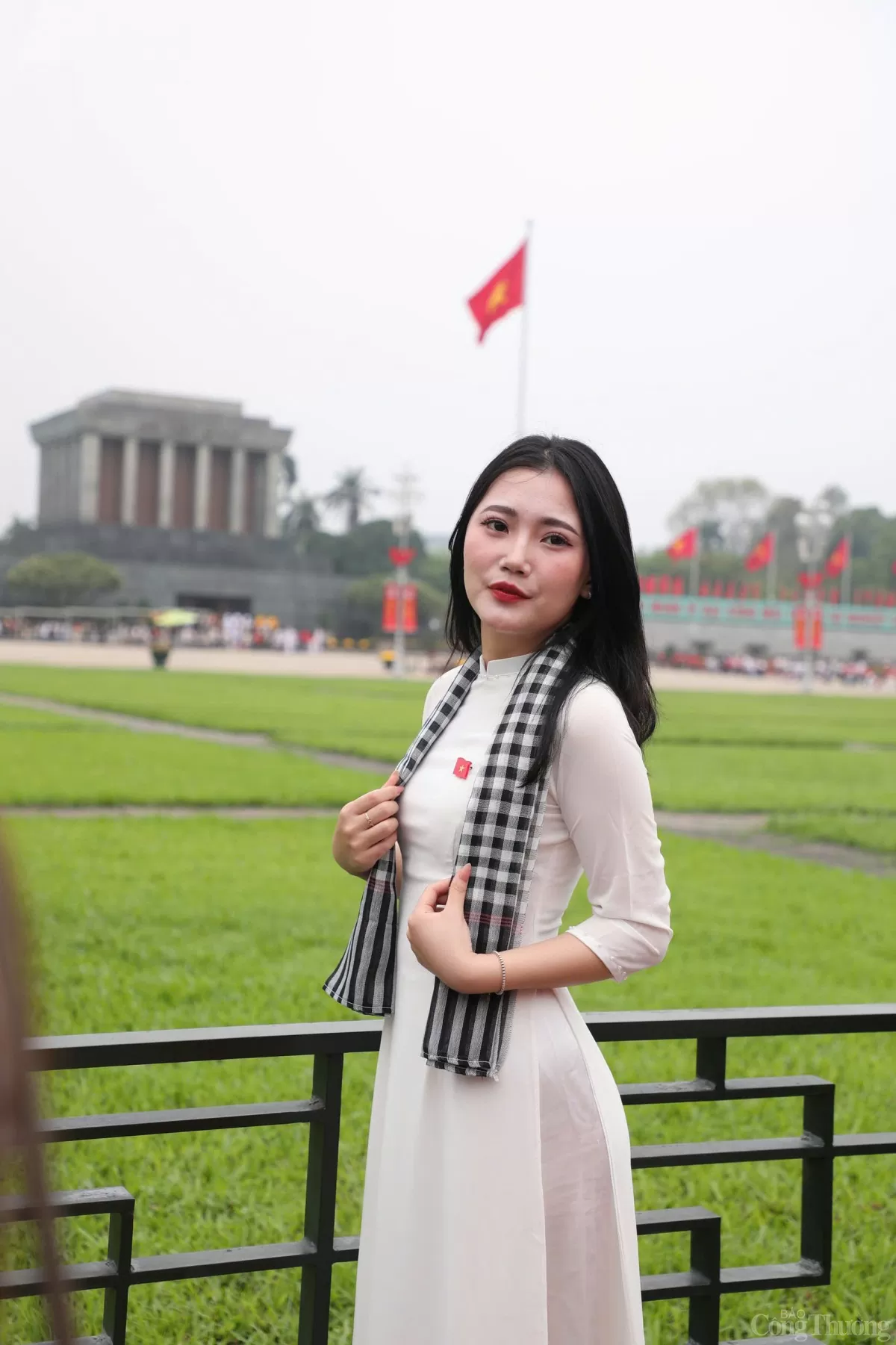Dòng người tới Lăng Bác ngày 30/4: Để ‘như có Bác Hồ trong ngày vui đại thắng’