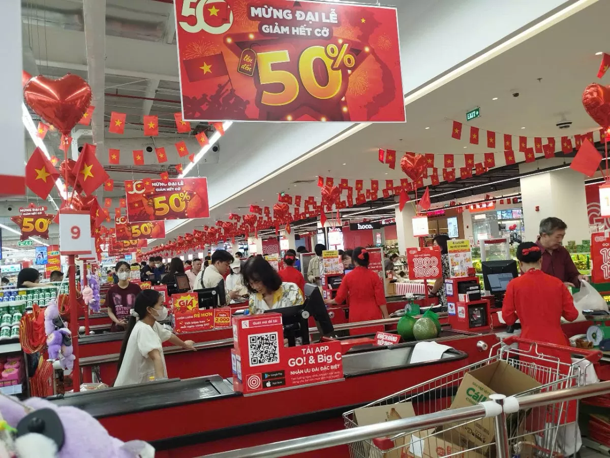 Hà Nội: Khách nườm nượp săn sale khuyến mãi ngày 30/4