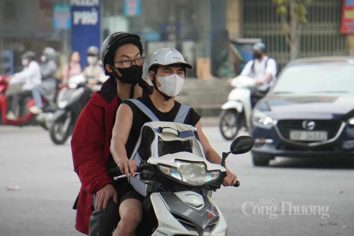 Đường vành đai 3 kẹt cứng ô tô về nghỉ lễ 30/4