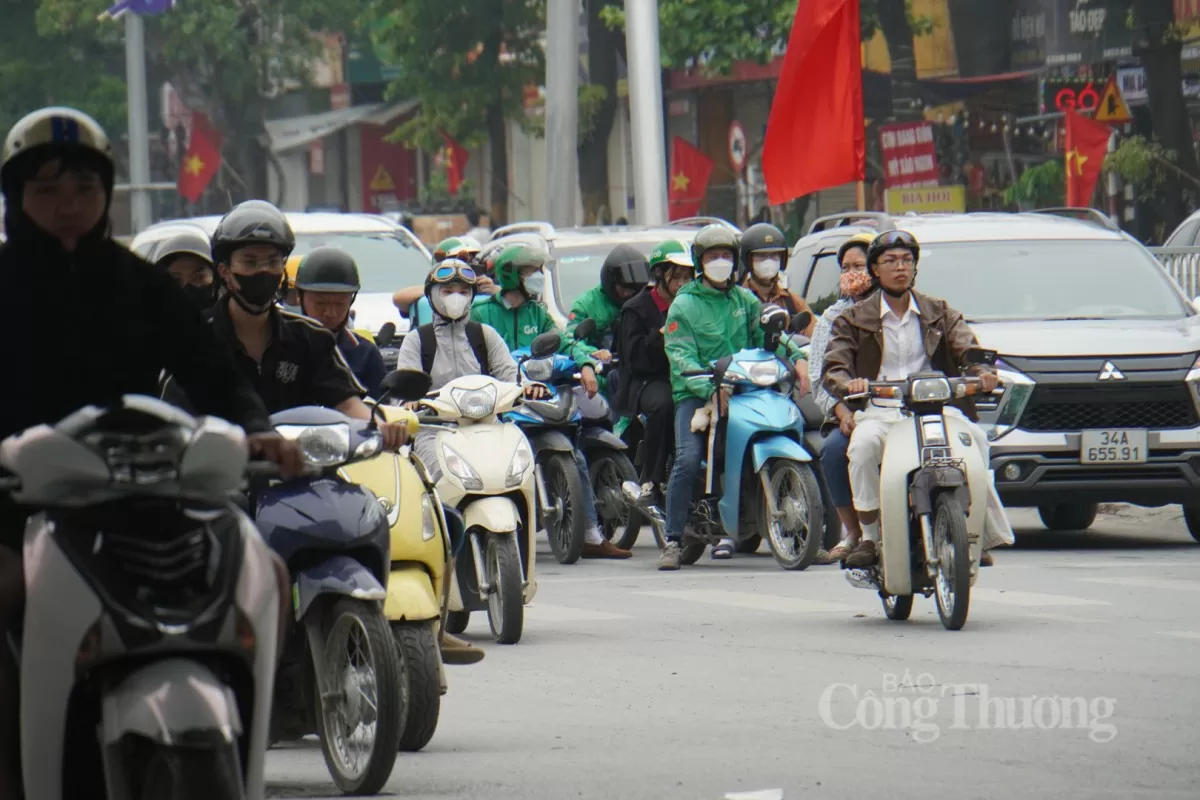 Đường vành đai 3 kẹt cứng ô tô về nghỉ lễ 30/4