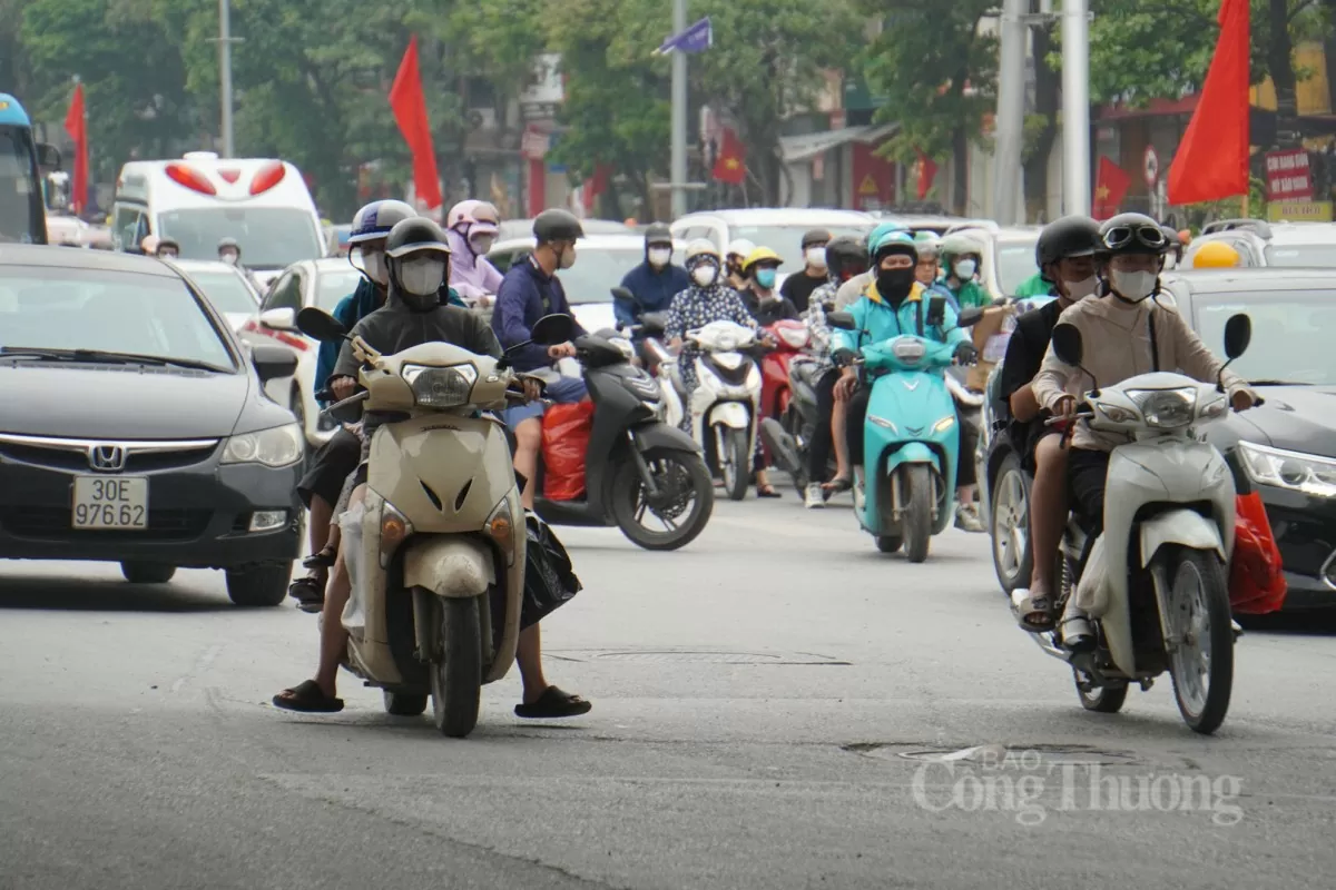 Đường vành đai 3 kẹt cứng ô tô về nghỉ lễ 30/4