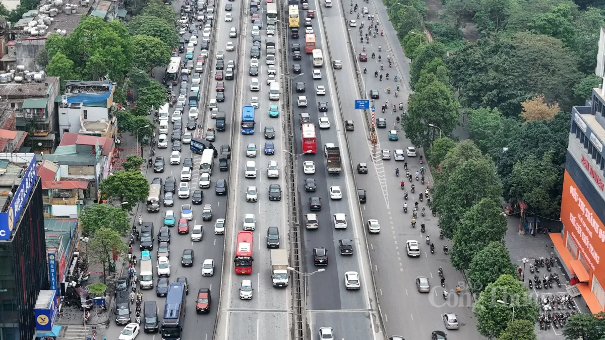 Đường vành đai 3 kẹt cứng ô tô về nghỉ lễ 30/4
