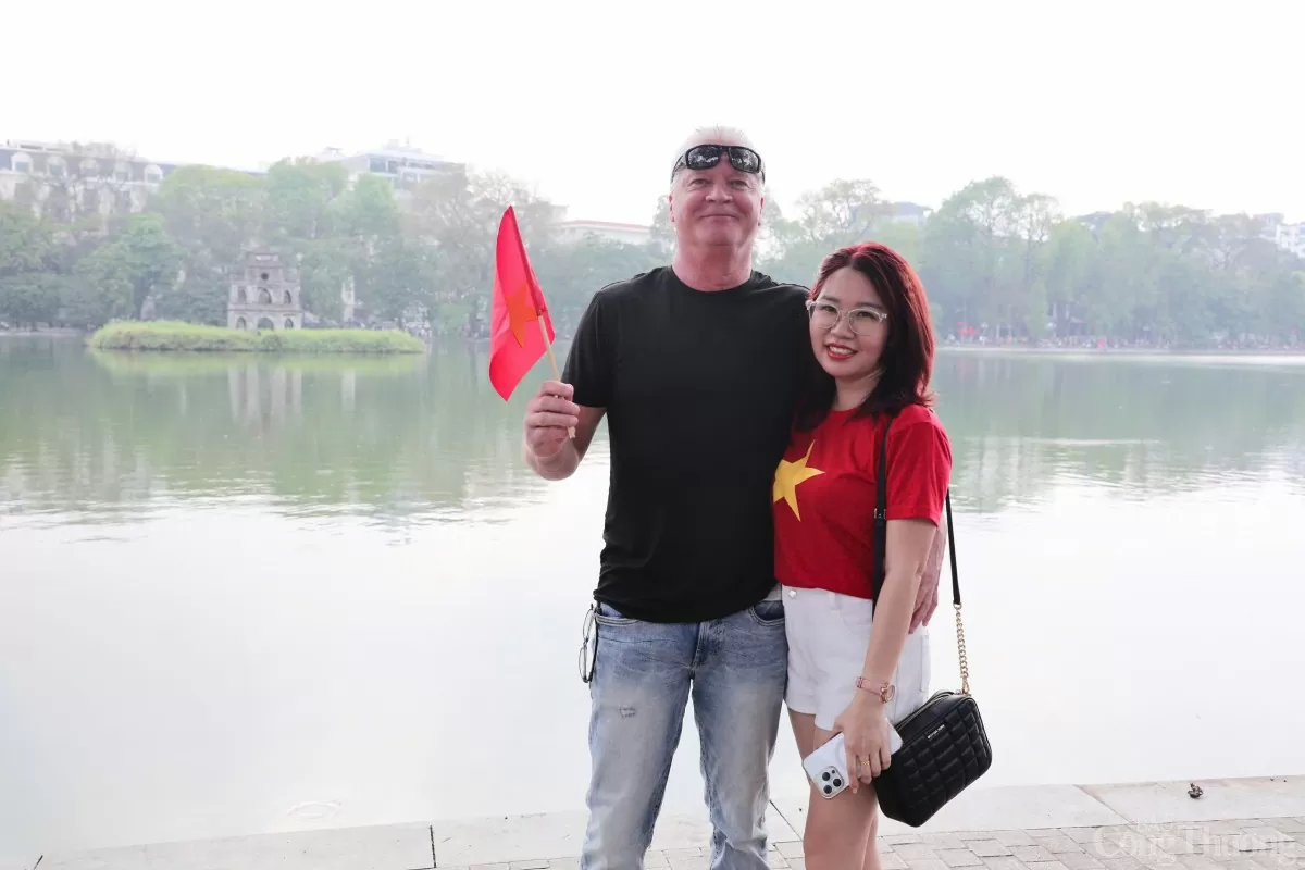 Nụ hôn 30/4 và Việt Nam trong mắt du khách quốc tế sau 50 năm thống nhất