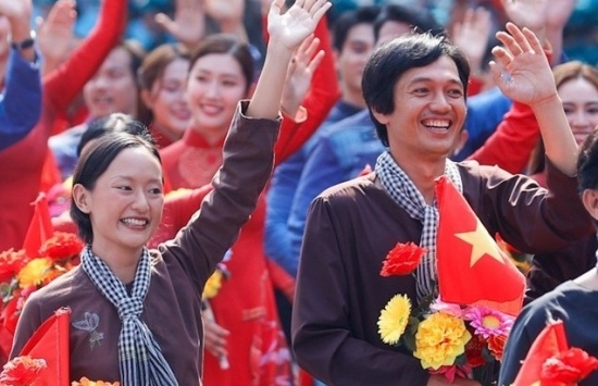 canh ket phim dia dao ruc ro trong dai le 304