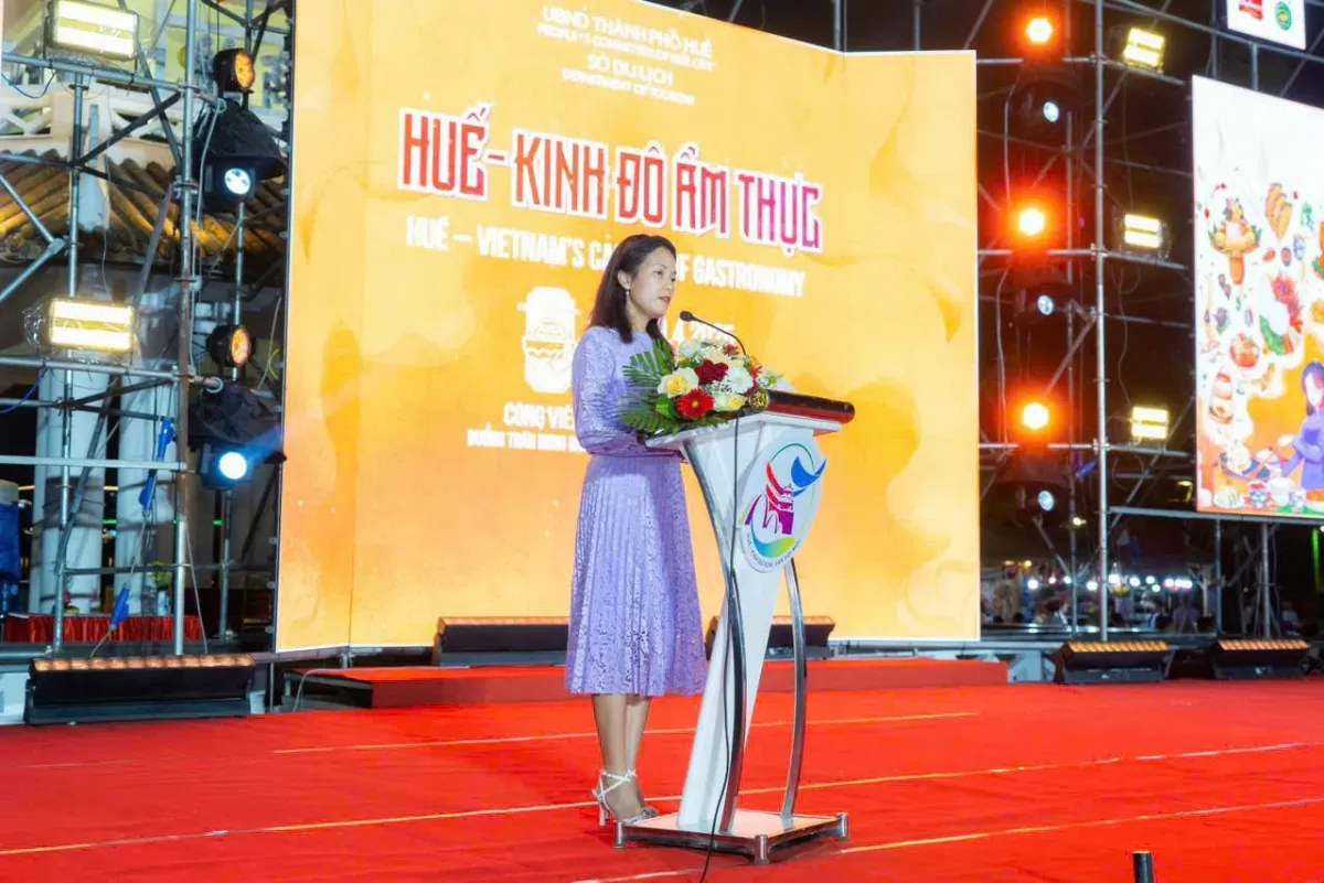 Bà Trần Thị Thao Giang, Quản lý quan hệ đối ngoại công ty Nestlé Việt Nam phát biểu tại lễ khai mạc “Huế - Kinh đô ẩm thực”