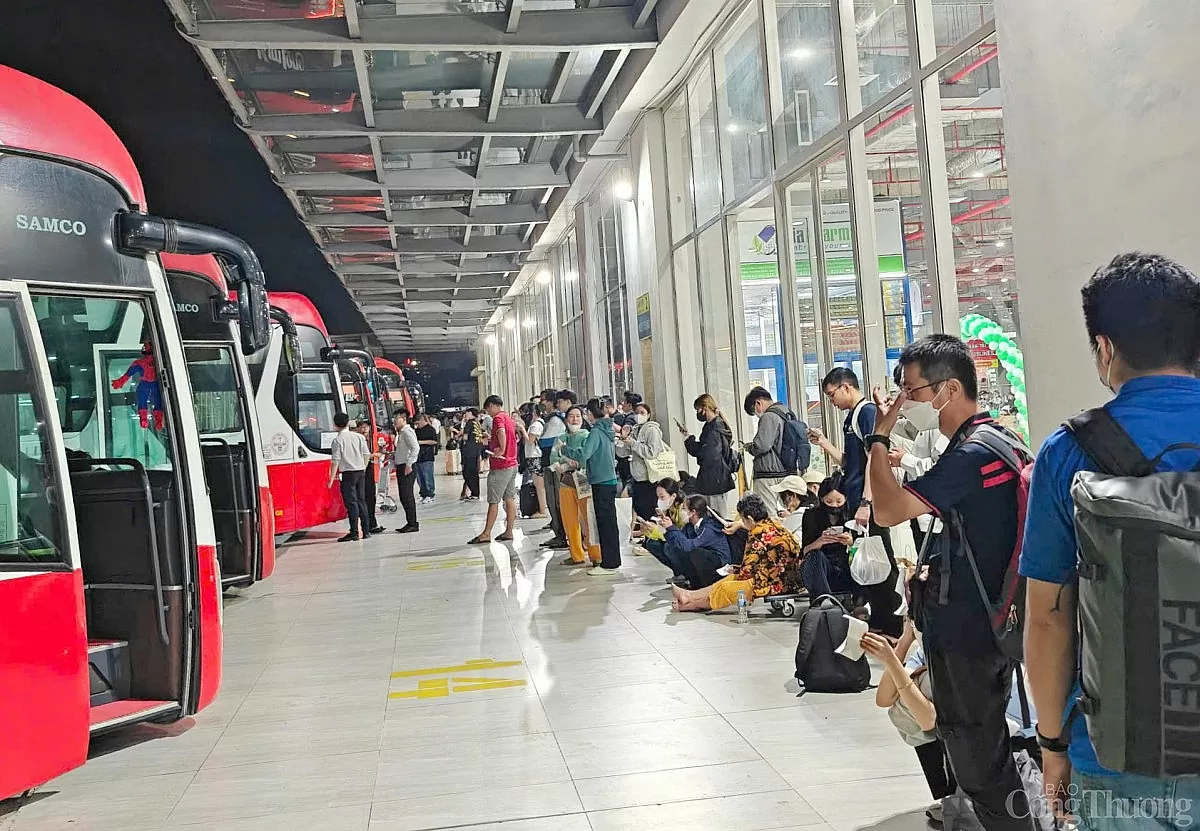 Người dân ‘đổ’ về miền Tây lễ 30/4-1/5, du lịch sôi động
