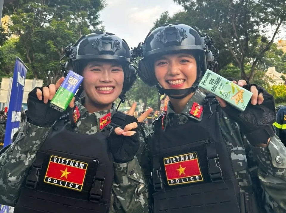 Vinamilk hòa cùng niềm vui của ngày hội thống nhất non sông Vinamilk hòa cùng niềm vui của ngày hội thống nhất non sông