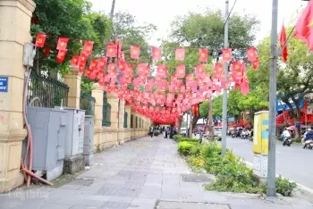 ron rang sac mau ngay 15 tren khap pho phuong ha noi