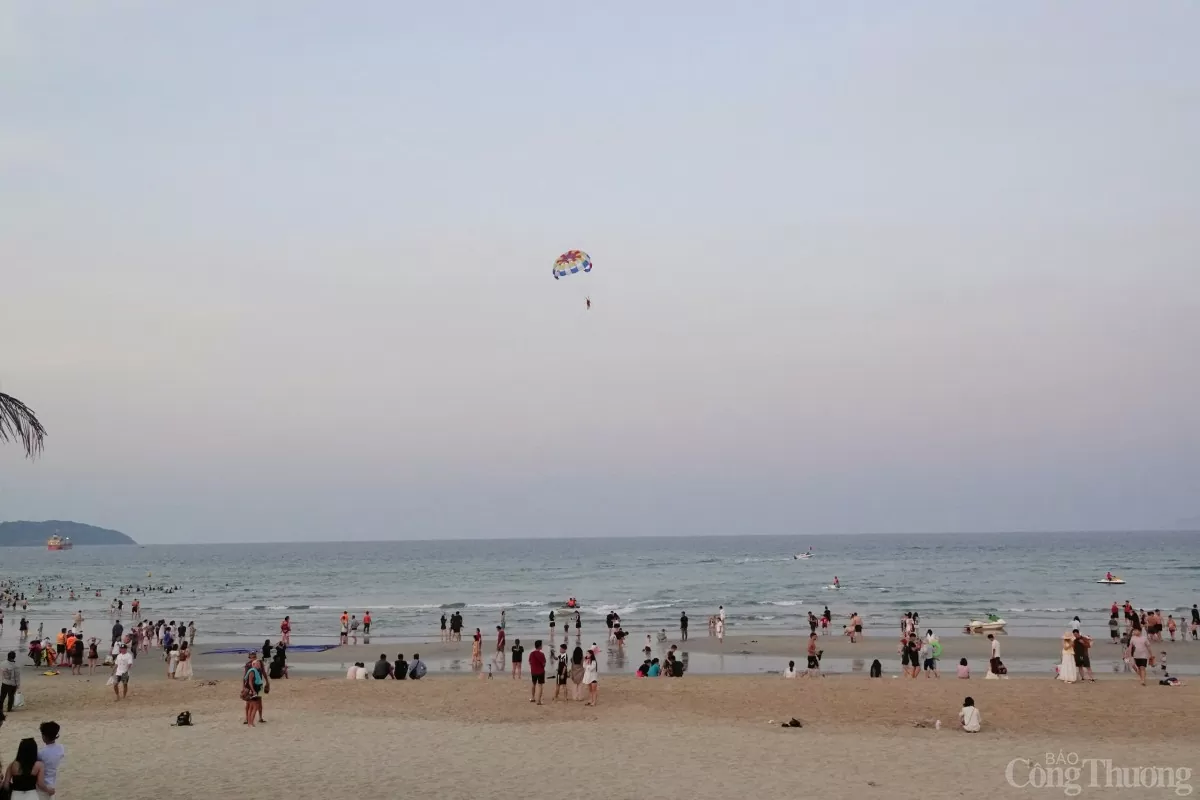 Ghi nhận công suất phòng tại nhiều cơ sở khách sạn trên địa bàn thành phố Đà Nẵng đã đạt 100% trong các ngày lễ, nhất là khối khách sạn ven biển, khách sạn tầm trung (2 – 3 sao).  Sở Du lịch Đà Nẵng cho biết, trong kỳ nghỉ lễ 30/4 – 1/5 thành phố sẽ đón gần 700 chuyến bay; lượng khách đến Đà Nẵng bằng tàu hoả trong dịp lễ này ước đạt khoảng 13.243 lượt, tăng 10% so với cùng kỳ năm 2024;…
