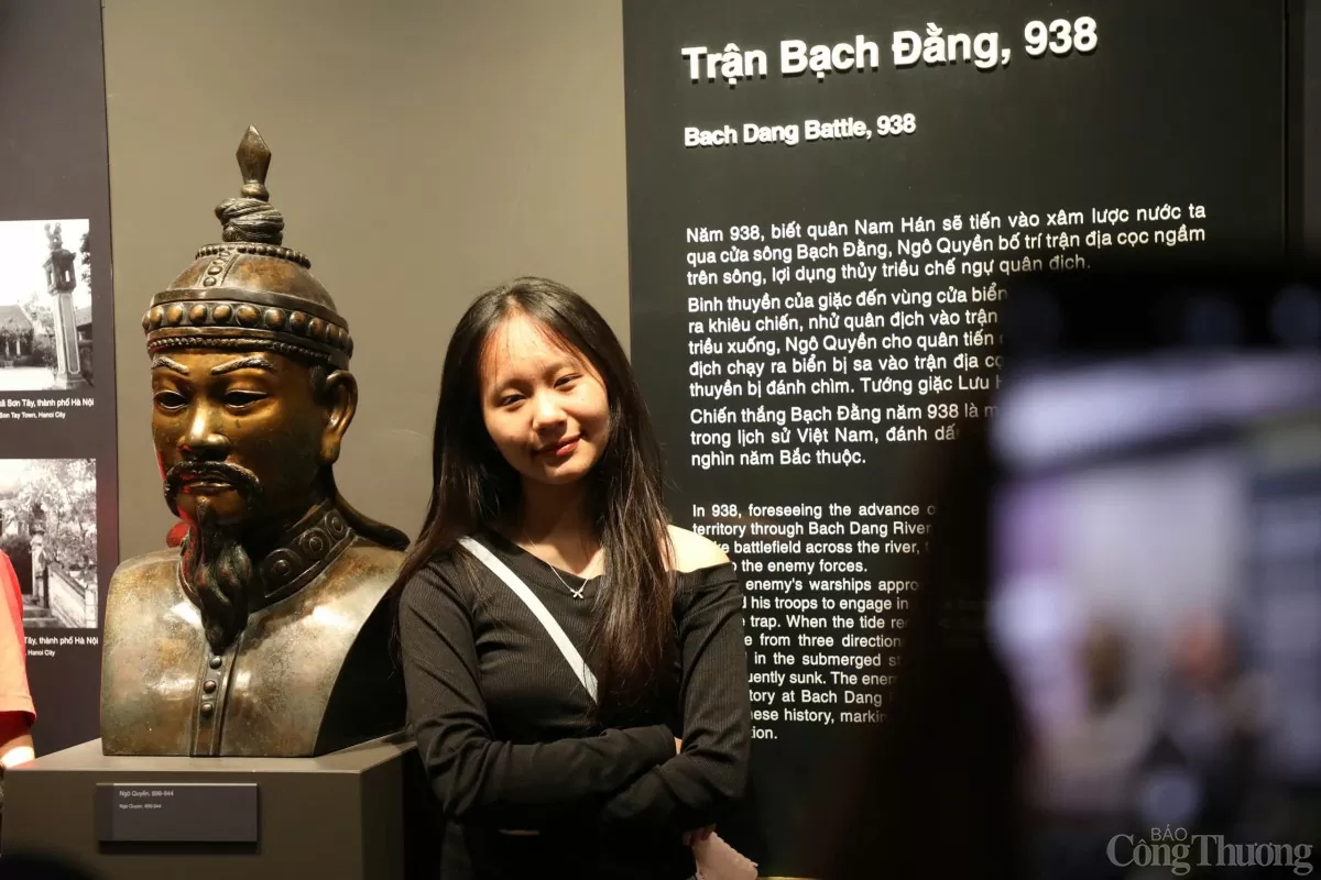Về Bảo tàng Lịch sử Quân sự, cùng dòng người ngược dấu xưa