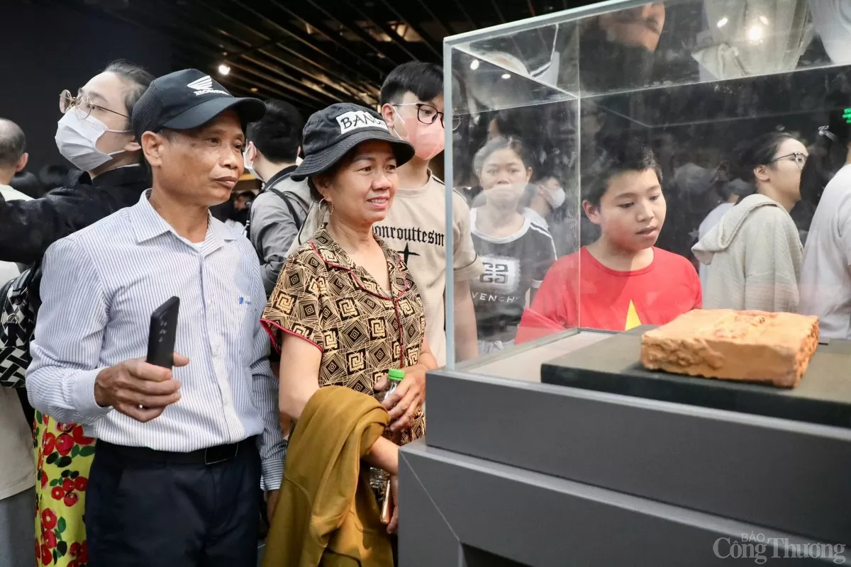 Về Bảo tàng Lịch sử Quân sự, cùng dòng người ngược dấu xưa