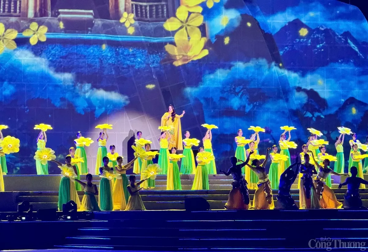 Chùm ảnh: Rực rỡ Carnaval Hạ Long 2025 kết nối di sản
