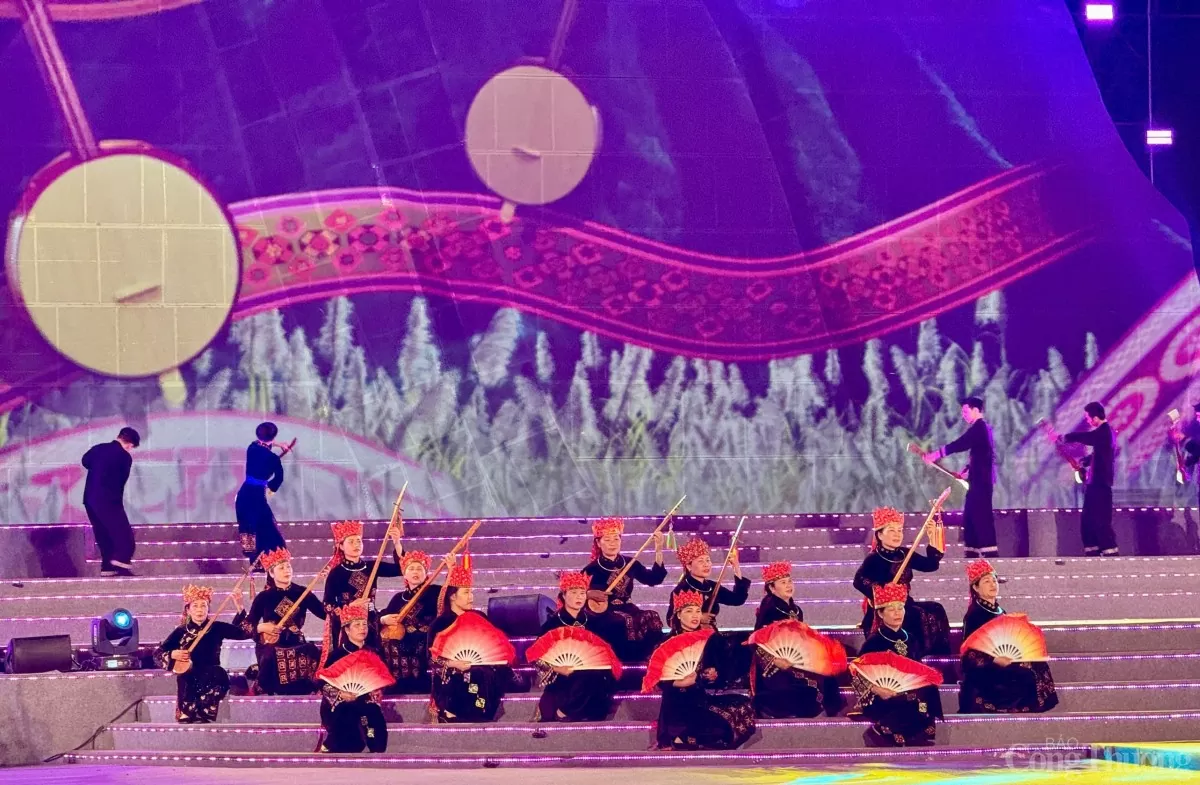 Chùm ảnh: Rực rỡ Carnaval Hạ Long 2025 kết nối di sản