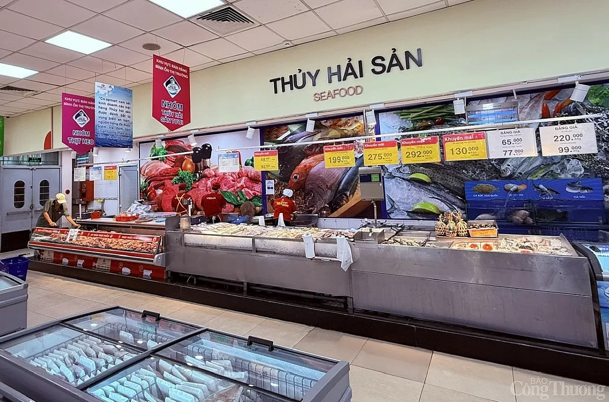 TP. Hồ Chí Minh: Tung nhiều khuyến mãi, siêu thị vẫn vắng khách dịp lễ