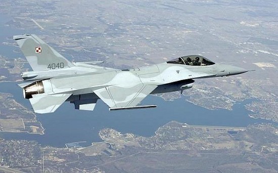 ba lan chi khung hien dai hoa phi doi may bay f 16