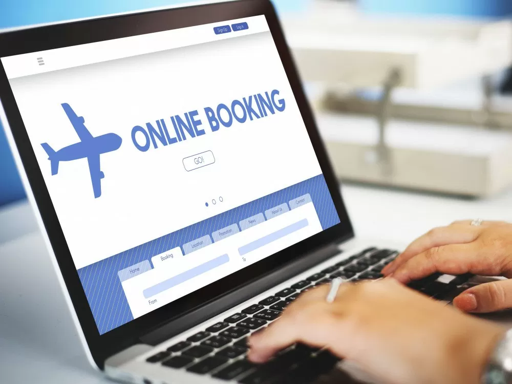 , chiêu trò bán vé máy bay giá rẻ cũng là một hình thức phổ biến được kẻ gian áp dụng trong các dịp cao điểm du lịch. Ảnh minh họa