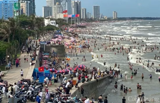 Vũng Tàu đón khoảng 233.000 lượt khách tắm biển trong 3 ngày nghỉ lễ