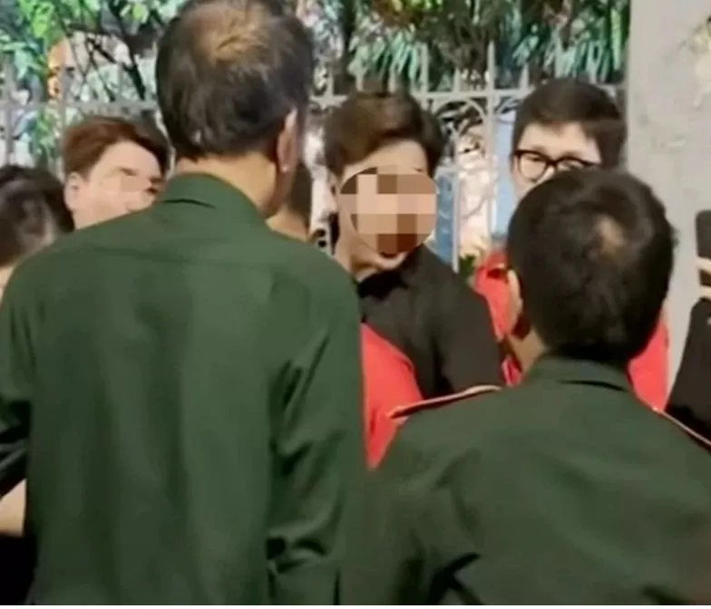 Bỏ qua vài kẻ vô ơn, đại lễ thổi bùng lẽ sống đẹp  ‘tuyệt đối không điện ảnh’ của giới trẻ