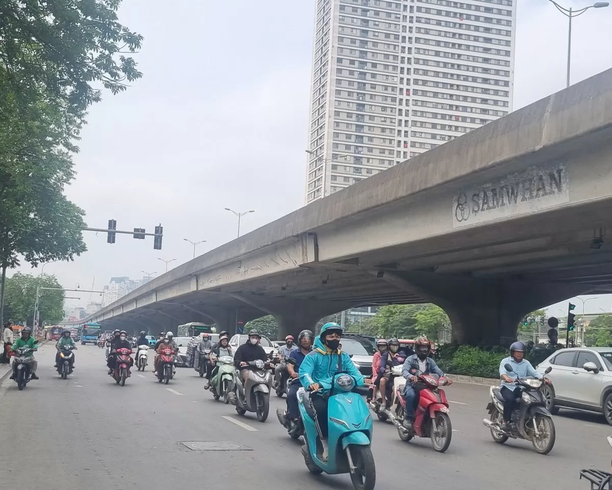 Ngày 3/5 ở Hà Nội: Thành phố hai nhịp, hai sắc thái