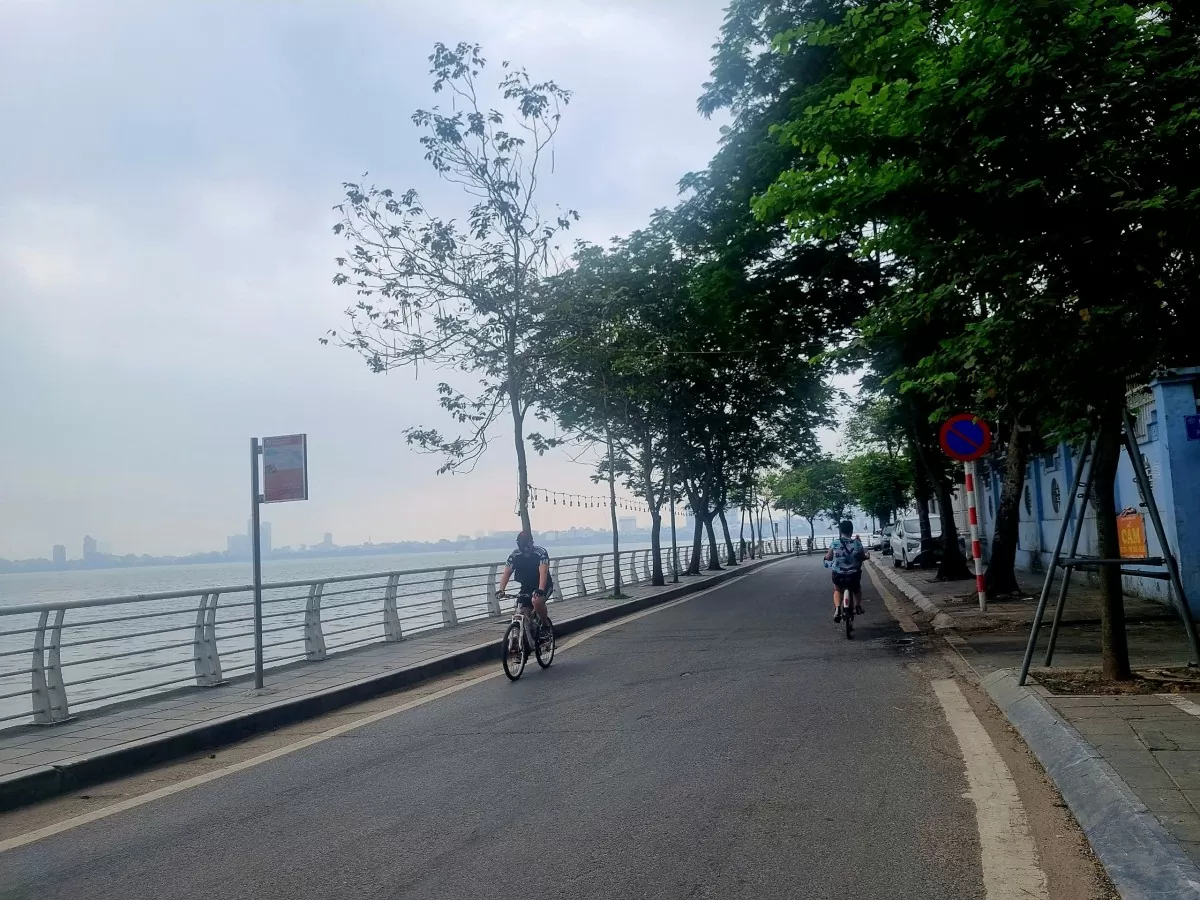 Ngày 3/5 ở Hà Nội: Thành phố hai nhịp, hai sắc thái