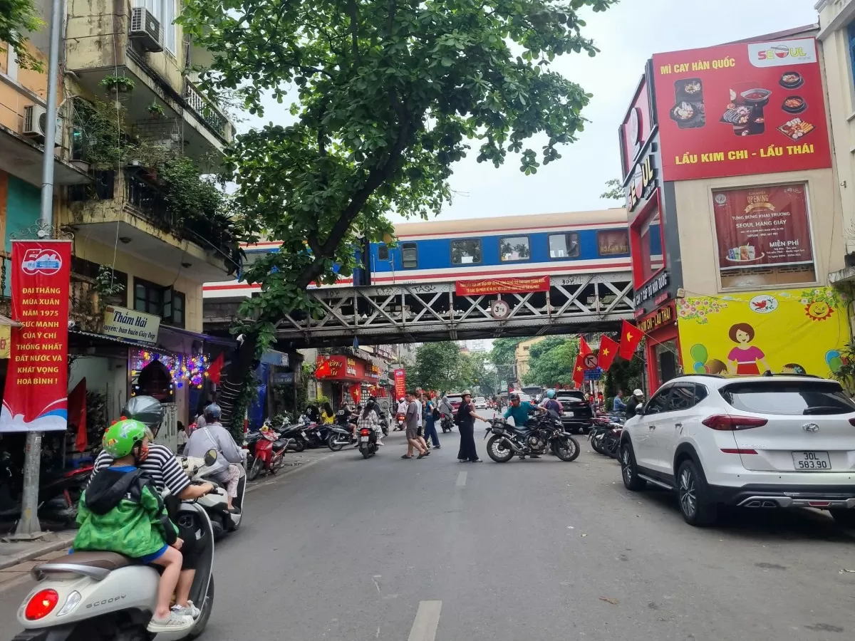 Ngày 3/5 ở Hà Nội: Thành phố hai nhịp, hai sắc thái