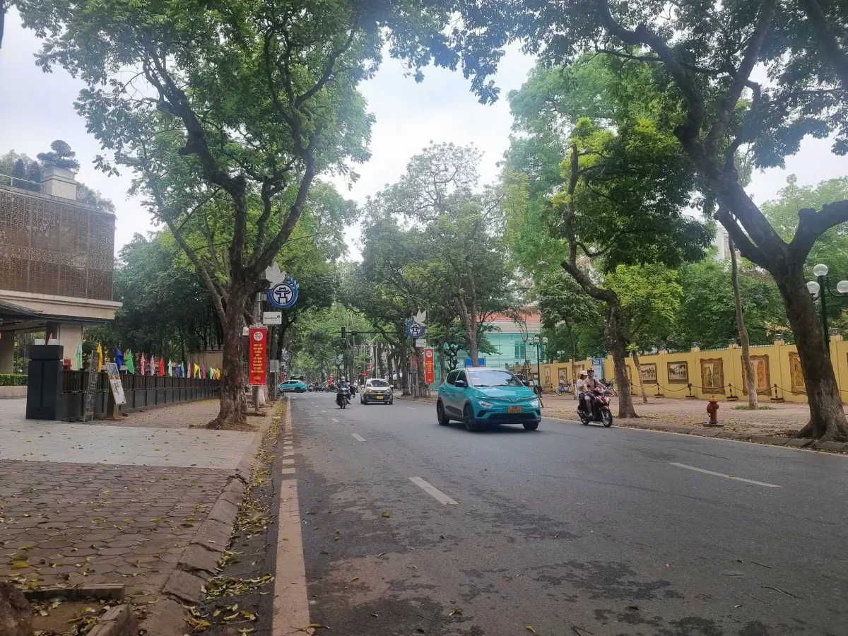 Ngày 3/5 ở Hà Nội: Thành phố hai nhịp, hai sắc thái