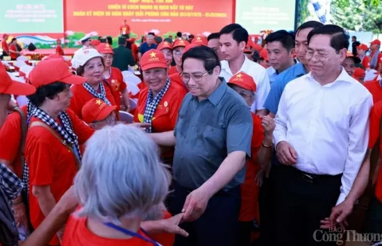 Thủ tướng gặp mặt, tri ân hơn 700 chiến sỹ cách mạng bị địch bắt tù đày