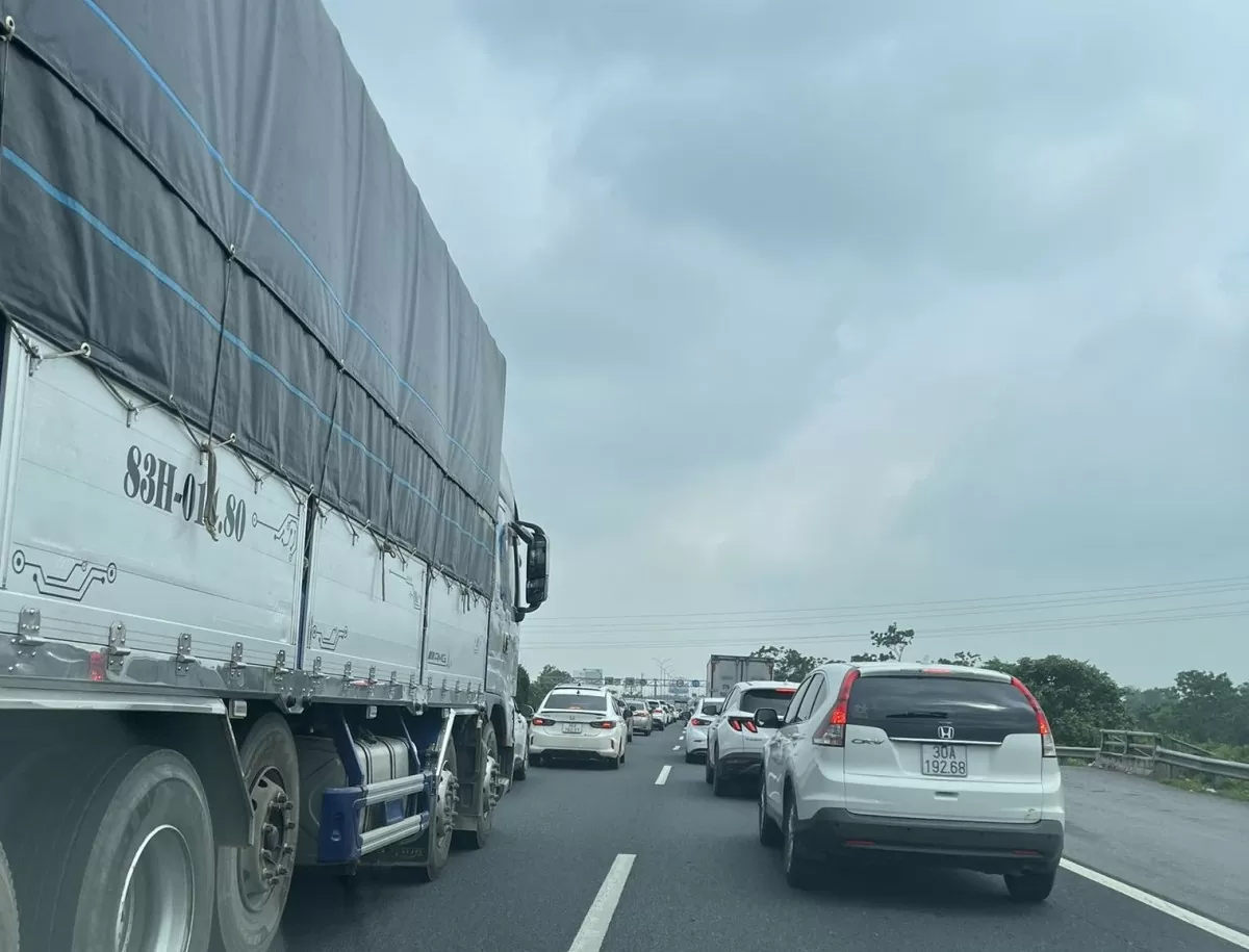 Nút giao Liêm Tuyền hướng về Cầu Giẽ ùn tắc nghiêm trọng
