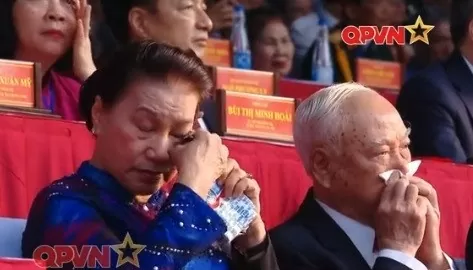 Những giọt nước mắt trong đại lễ 50 năm lịch sử