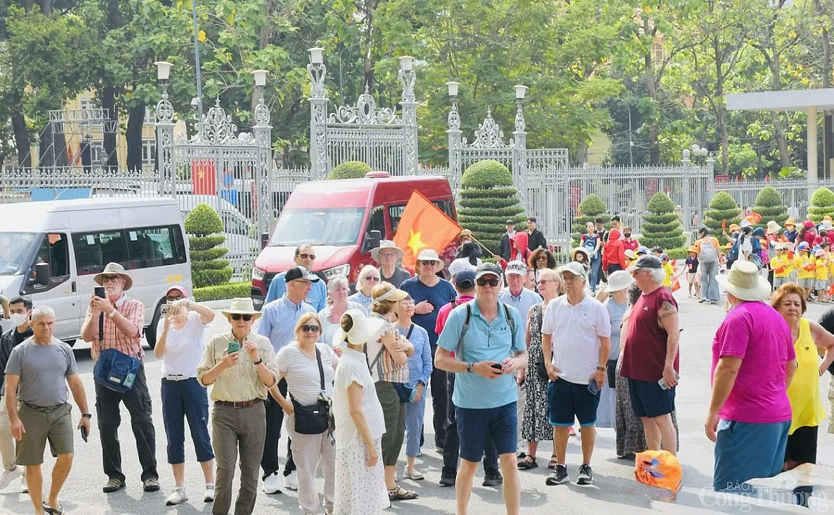 TP. Hồ Chí Minh đón gần 2 triệu lượt khách dịp lễ 30/4-1/5