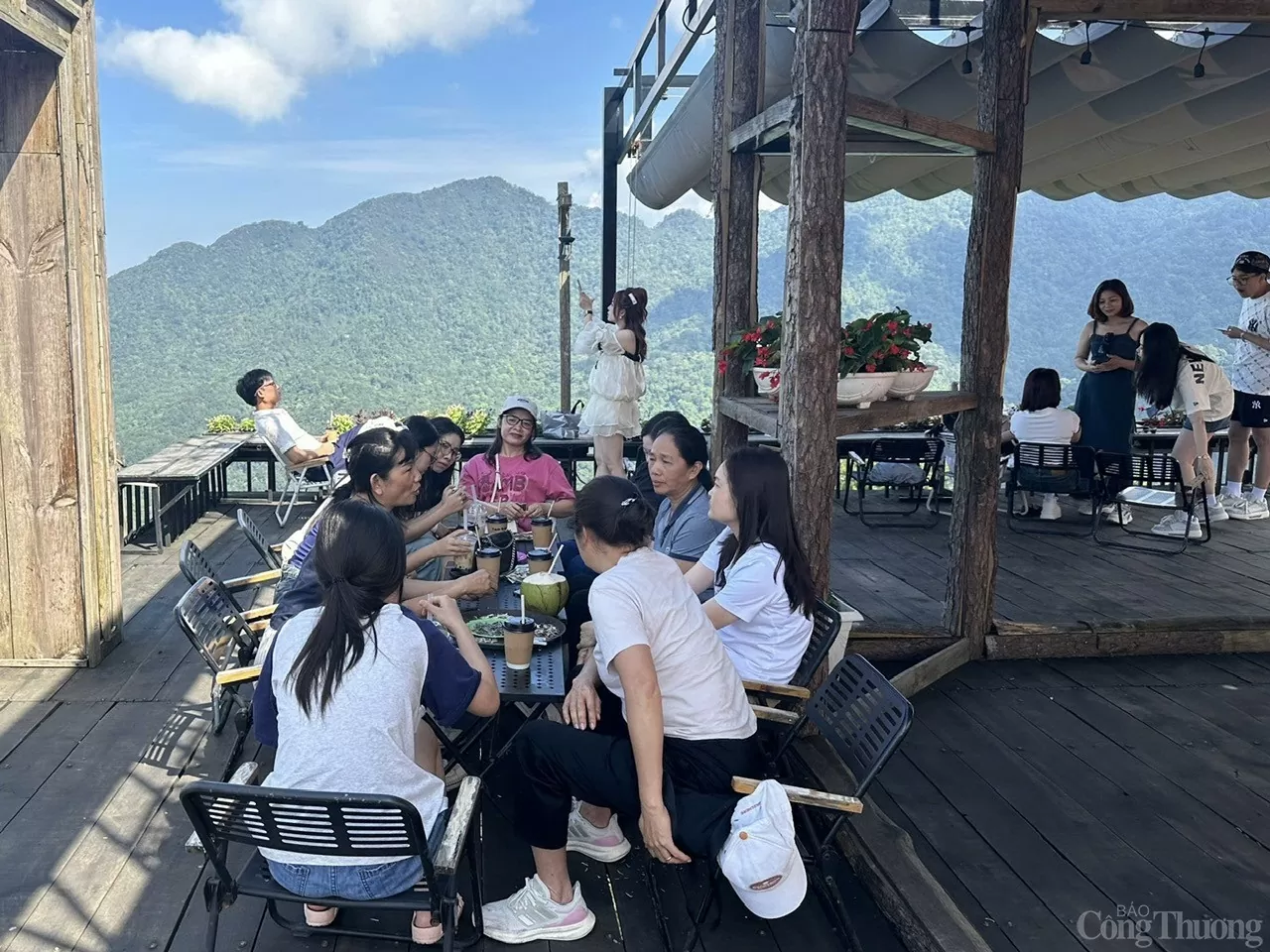 Tam Đảo: 'Lá phổi xanh' hút khách kỳ nghỉ lễ 30/4 - 1/5
