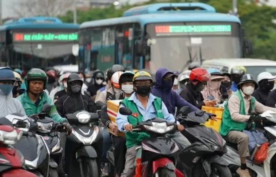 Người dân ùn ùn trở lại Hà Nội sau kỳ nghỉ lễ