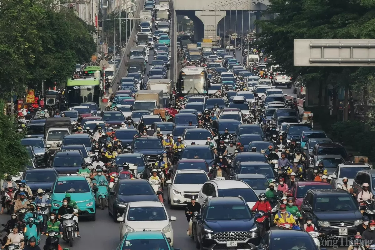 Người dân ùn ùn trở lại Hà Nội sau kỳ nghỉ lễ Người dân ùn ùn trở lại Hà Nội sau kỳ nghỉ lễ