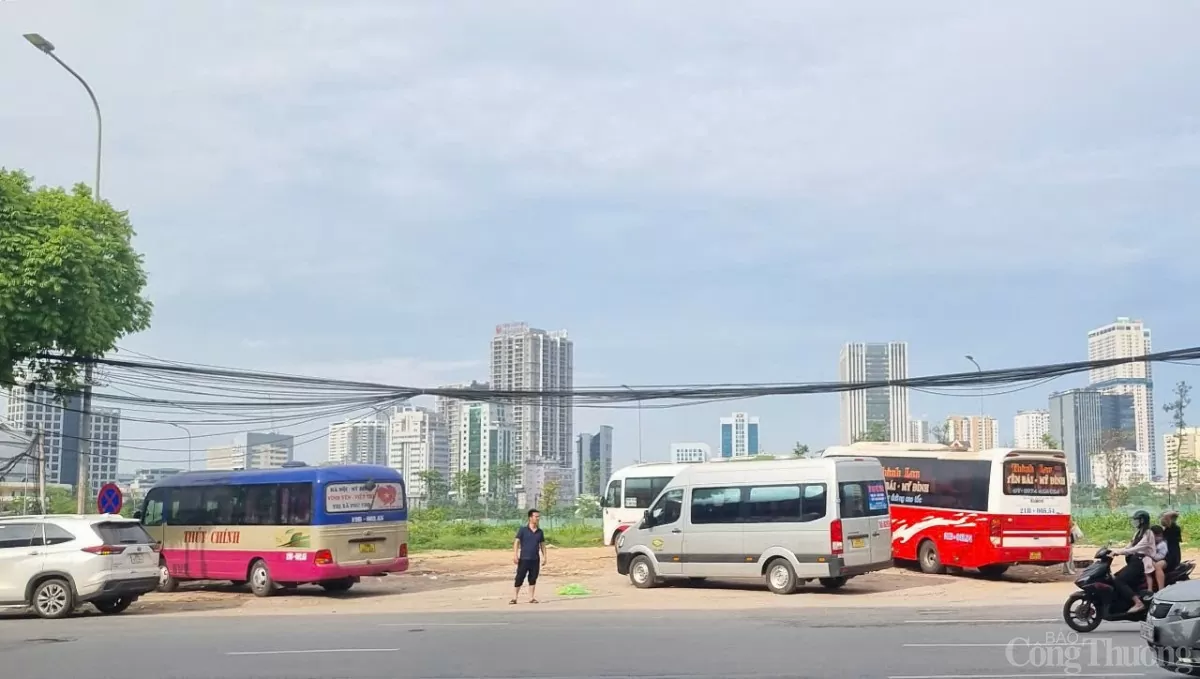 Cảnh đông đúc, lộn xộn quanh bến xe Mỹ Đình cuối kỳ nghỉ lễ 30/4-1/5