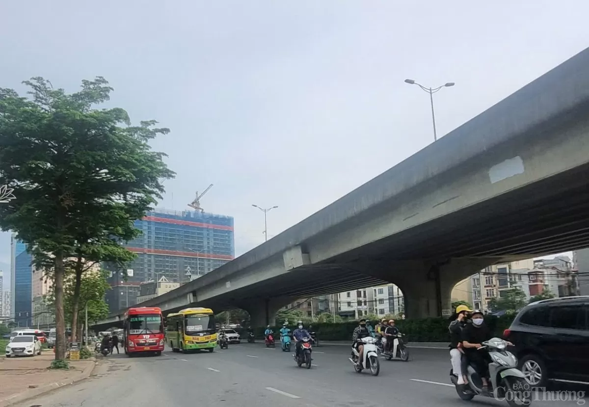 Cảnh đông đúc, lộn xộn quanh bến xe Mỹ Đình cuối kỳ nghỉ lễ 30/4-1/5