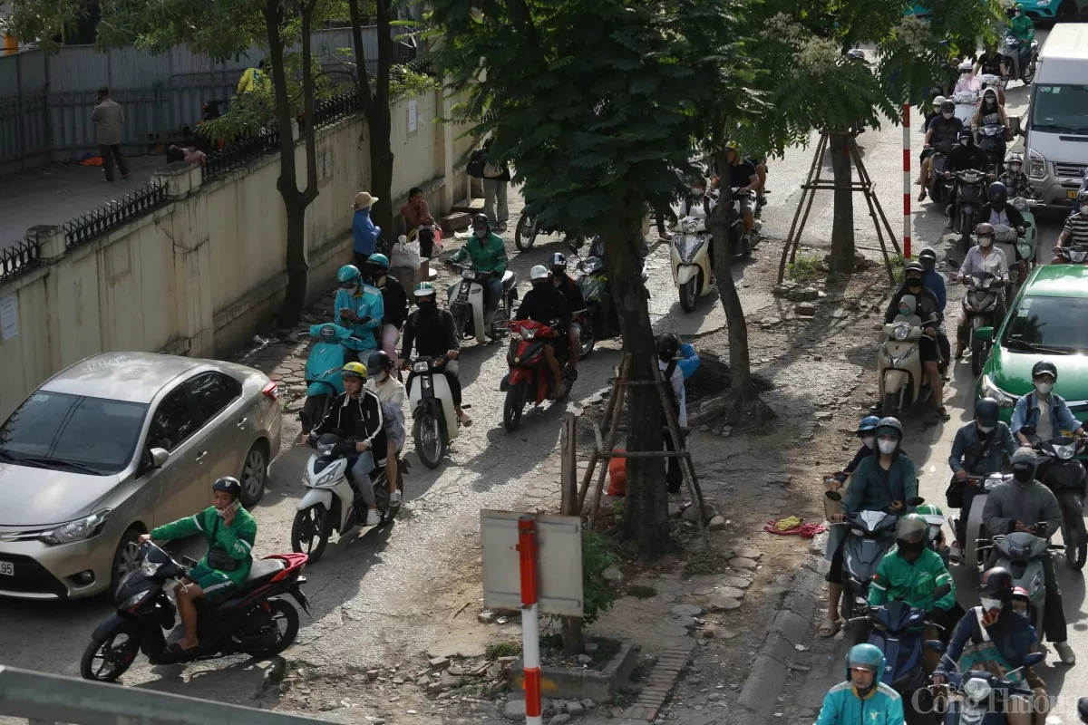 Người dân ùn ùn trở lại Hà Nội sau kỳ nghỉ lễ Người dân ùn ùn trở lại Hà Nội sau kỳ nghỉ lễ