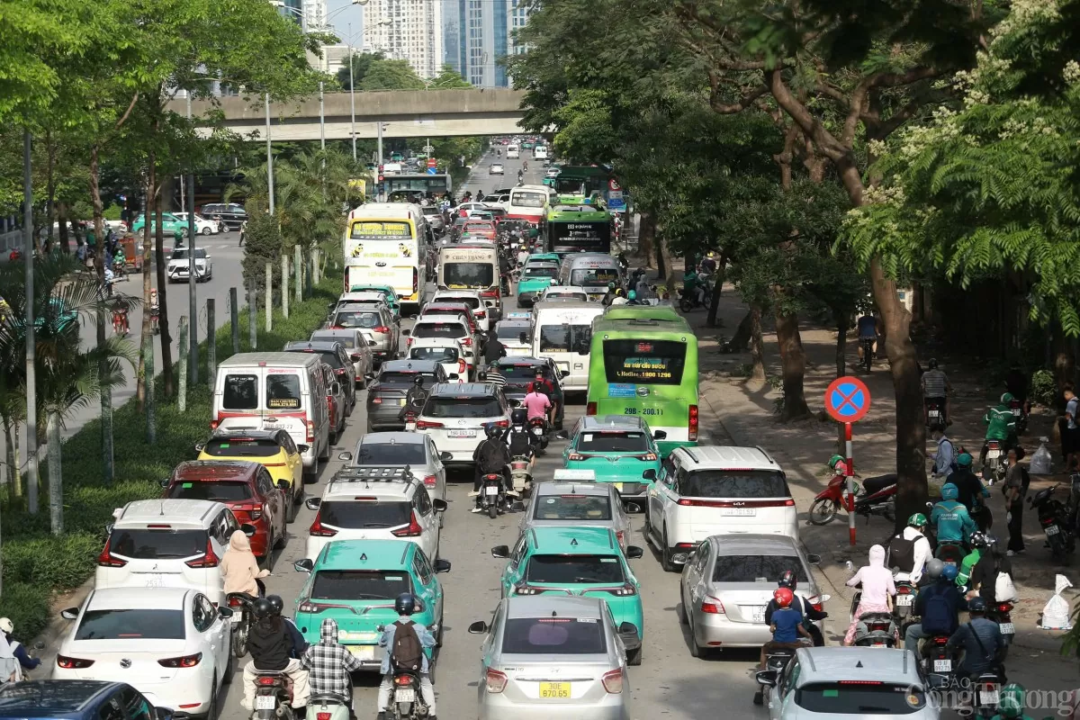 Người dân ùn ùn trở lại Hà Nội sau kỳ nghỉ lễ Người dân ùn ùn trở lại Hà Nội sau kỳ nghỉ lễ