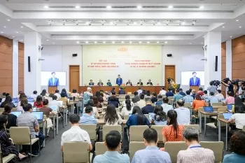 sua hien phap co the lay y kien nguoi dan qua vneid