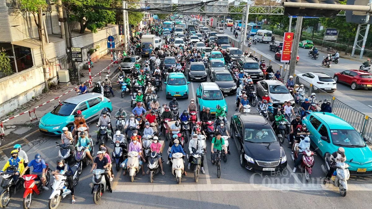 Hàngvạnngười trở lại Thủ đô, giao thông Hà Nội vẫn thông thoáng Hàng vạn người trở lại Thủ đô, giao thông Hà Nội vẫn