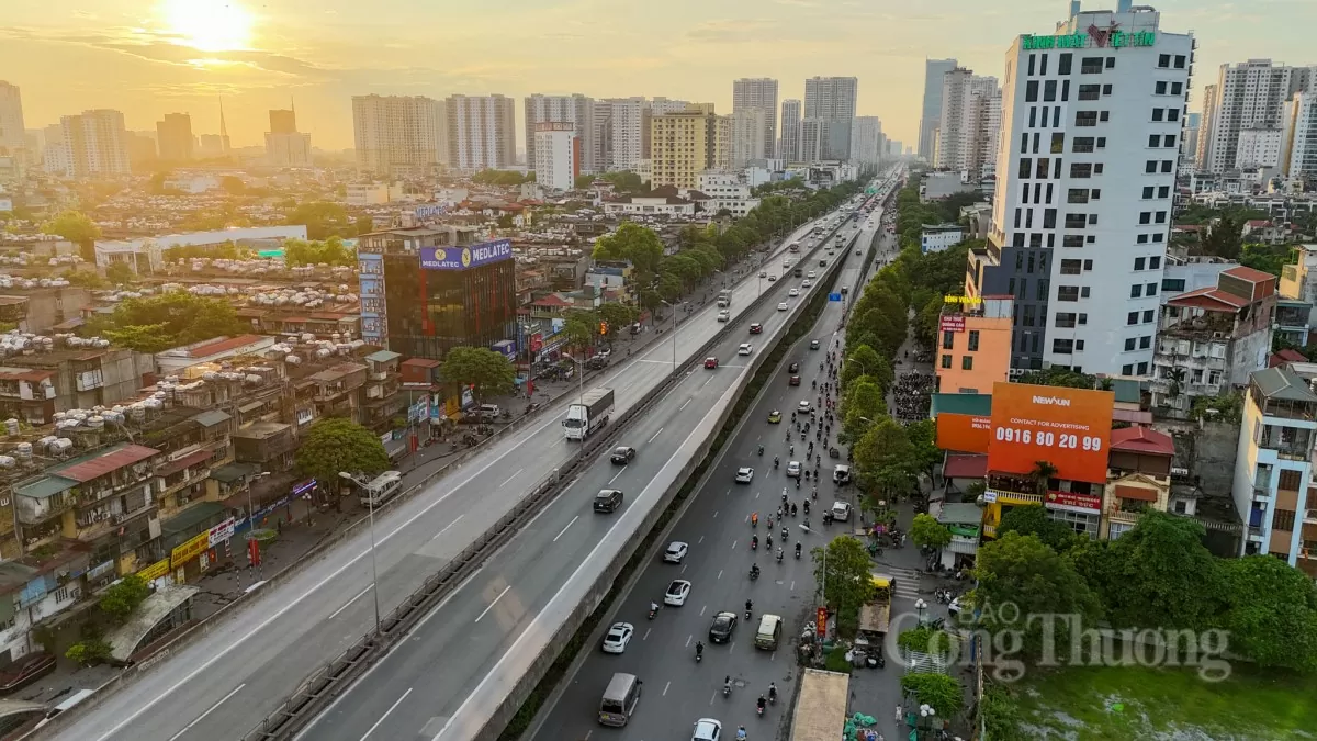 Hàng vạn người trở lại Thủ đô, giao thông Hà Nội vẫn Hàng vạn người trở lại Thủ đô, giao thông Hà Nội vẫn